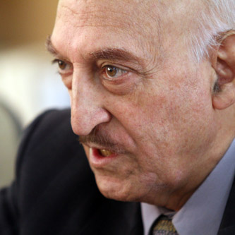 ایران باید ابتدا مسائل خود را با قدرت های بزرگ حل کند